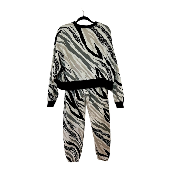 2 Piece Nike Women's Animal-Print Jogger Set - Black, Gray, Beige - Picture 5 of 16